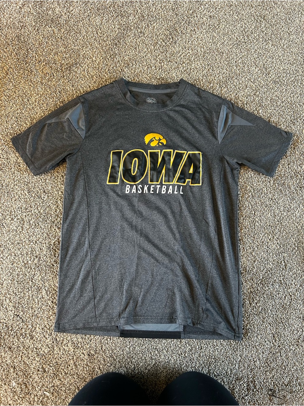 [Rivalry Threads] Iowa Hawkeyes Basketball Tee - Picture 2 of 6